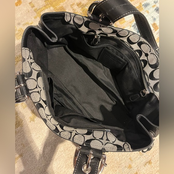 Classic Coach Purse - Picture 4 of 8